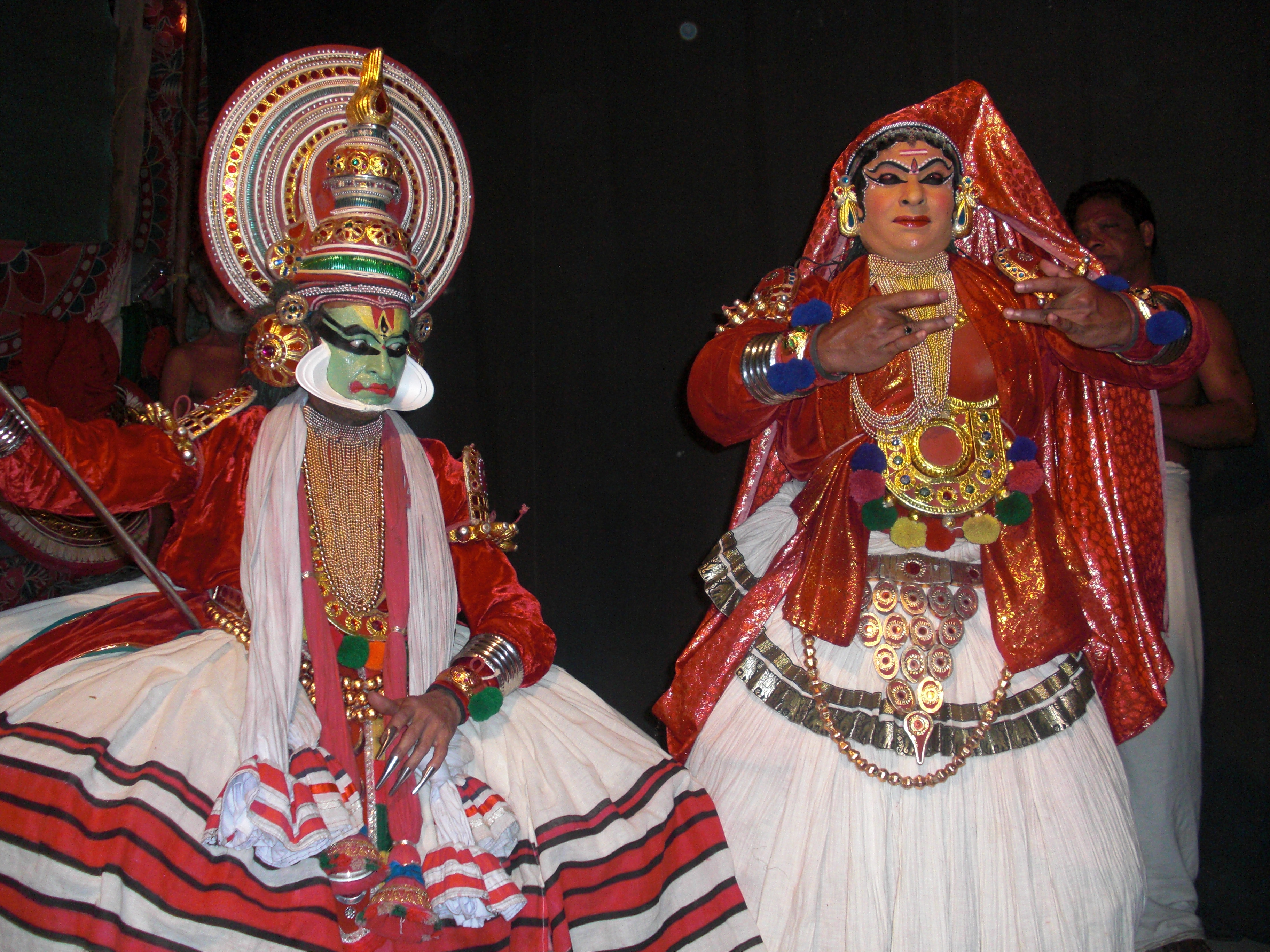 https://d3r8gwkgo0io6y.cloudfront.net/upload/kathakali dance1.jpg